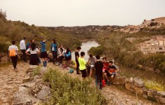 Los chicos de Educación Secundaria dibujando en el Valle